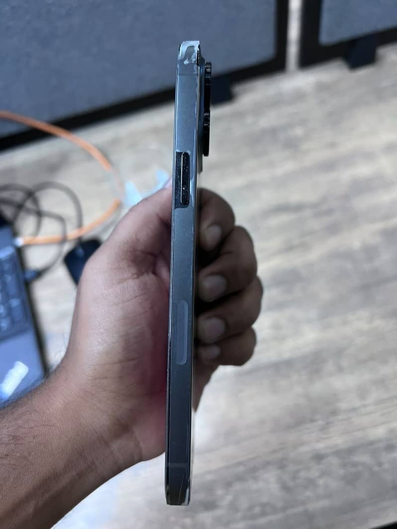 Apple iPhone 13 Pro Max 4