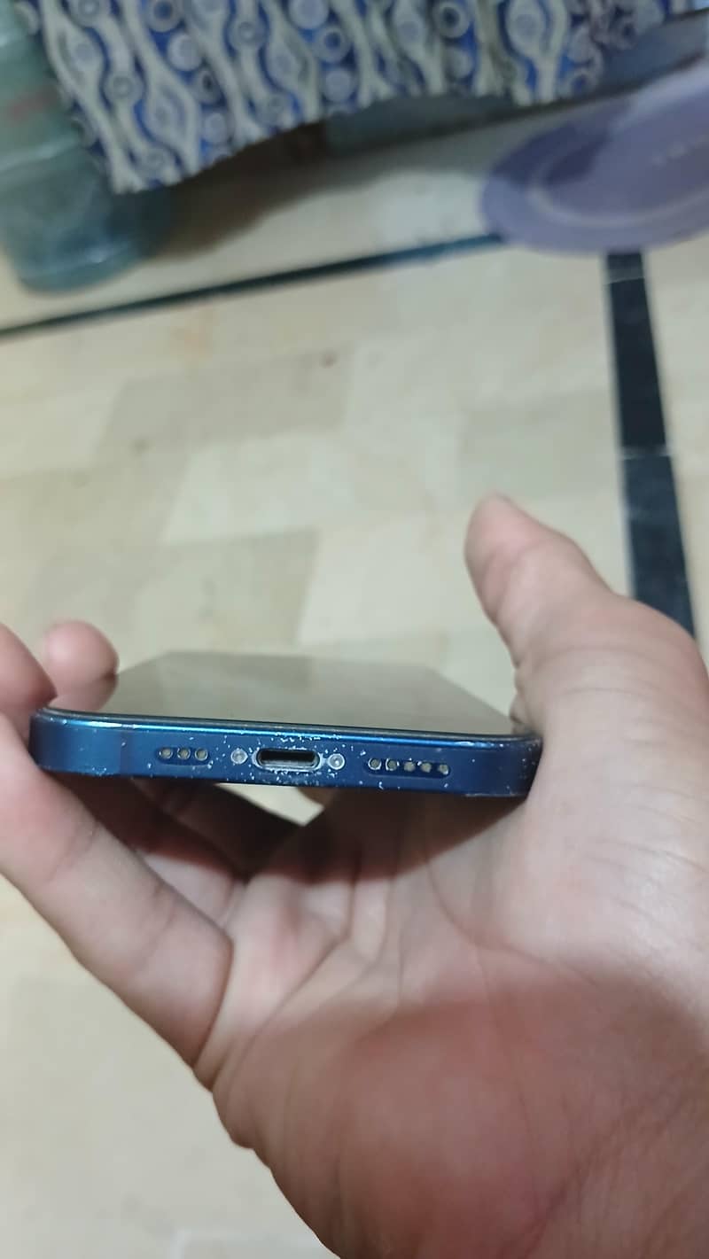 Apple iPhone 12 4