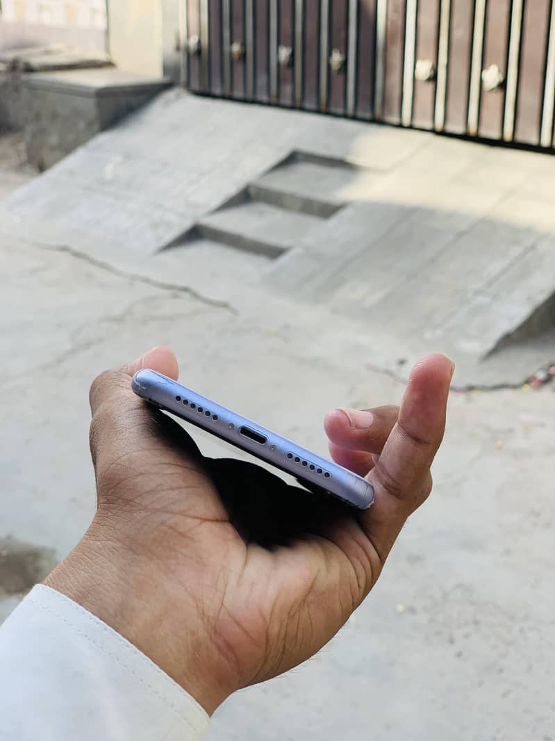 Apple iPhone 11 5