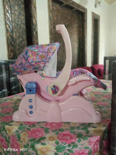 Baby carry cot (Mama Love)