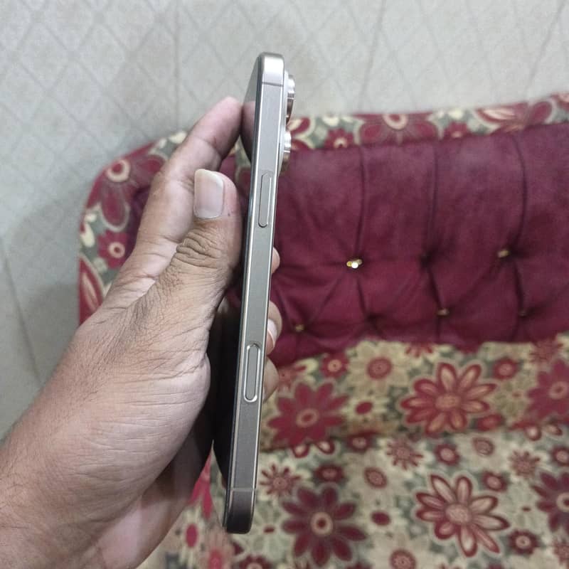 Apple iPhone 16 Pro Max 3
