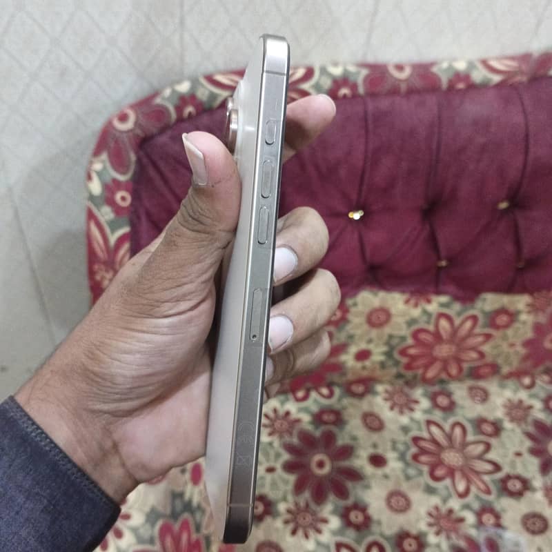 Apple iPhone 16 Pro Max 4