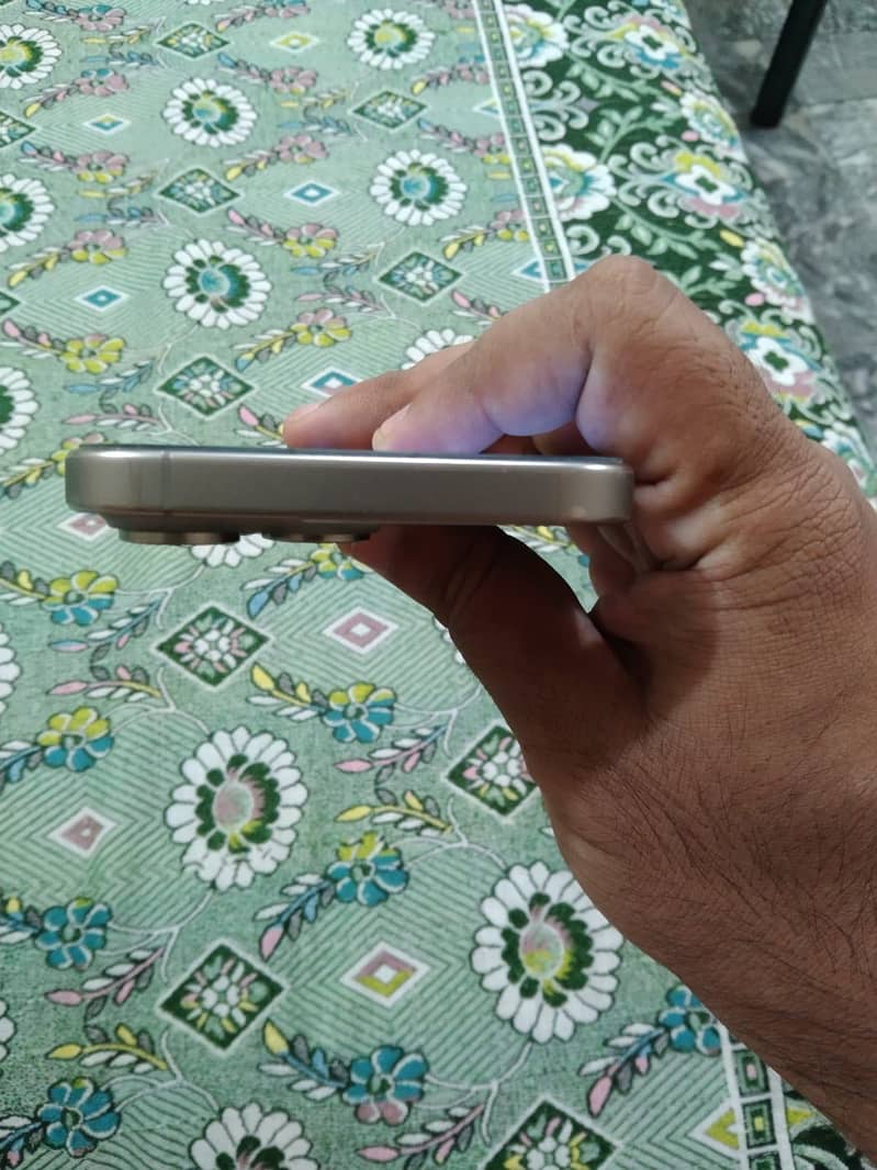 IPHONE 15 PRO MAX JV 1