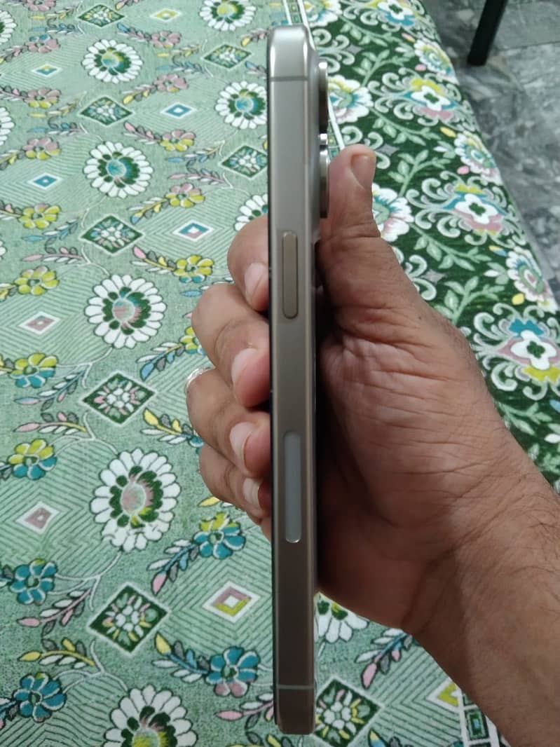 IPHONE 15 PRO MAX JV 3
