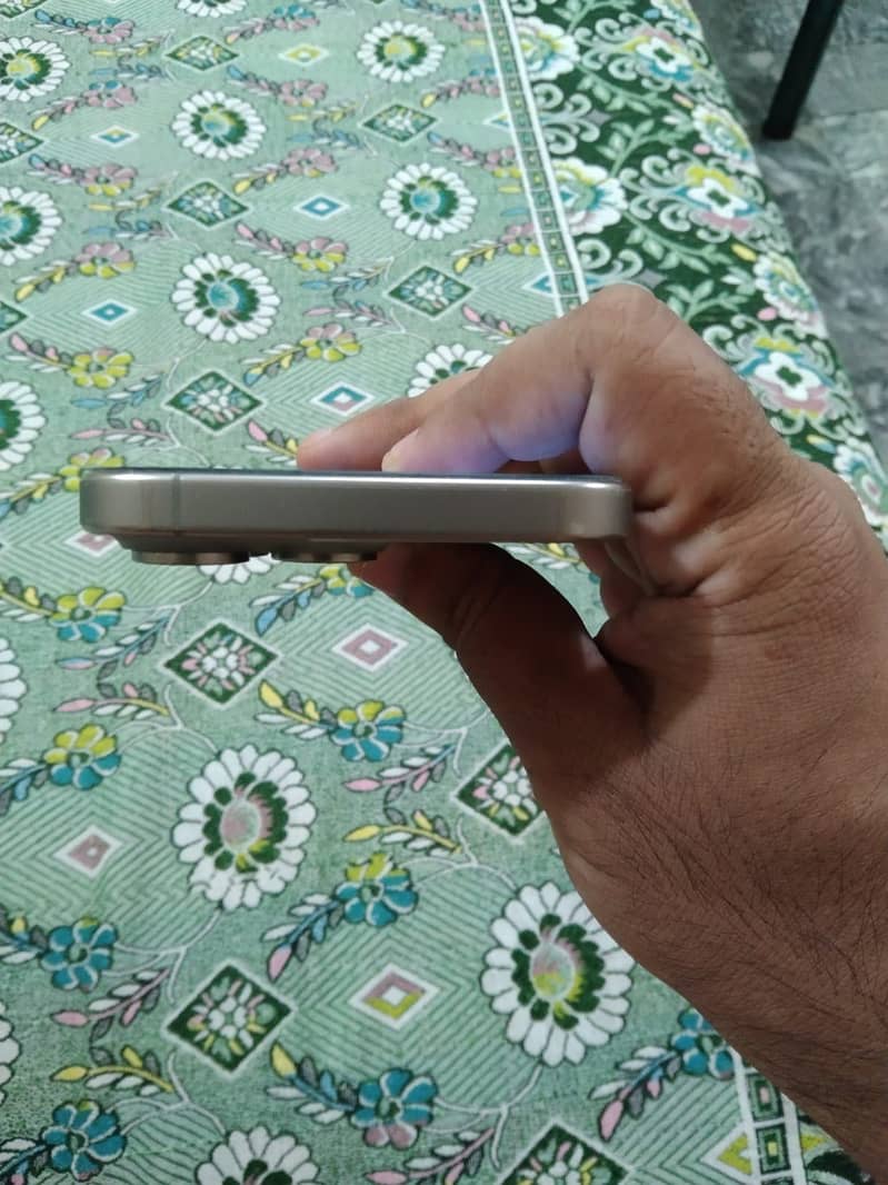 IPHONE 15 PRO MAX JV 4