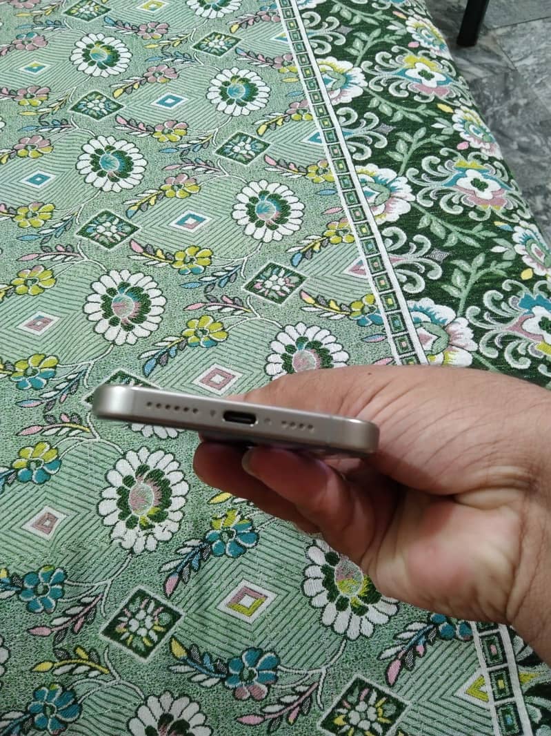 IPHONE 15 PRO MAX JV 5