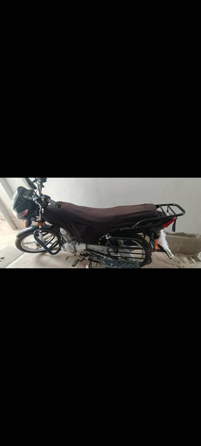 Suzuki 110 black colour new condition 10/10
