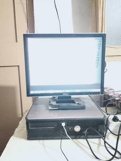 Dell computer  17" LCD  4gb Ram 500gb hard