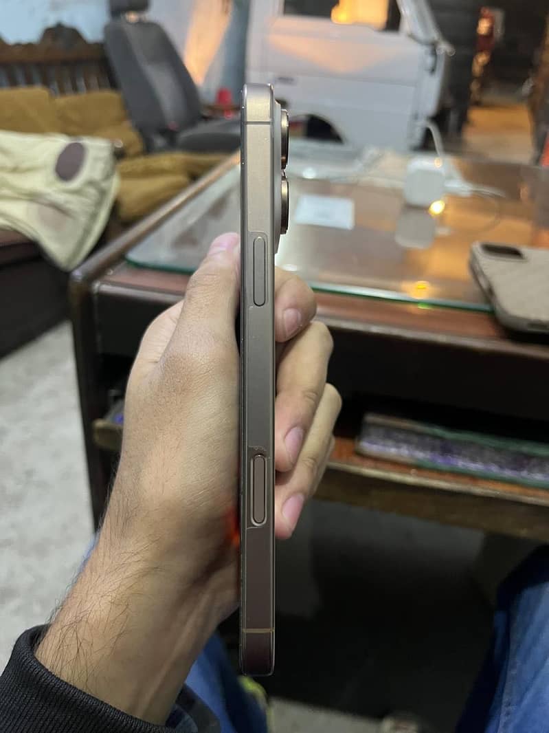 Apple iPhone 16 Pro Max 3