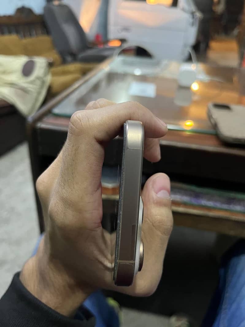 Apple iPhone 16 Pro Max 5