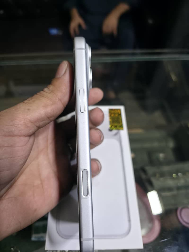 Apple iPhone 17 Pro Max 4
