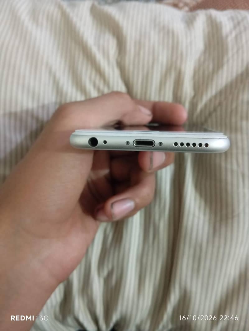 Apple iPhone 6S 8