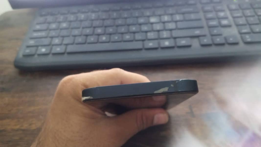 Apple iPhone 12 4