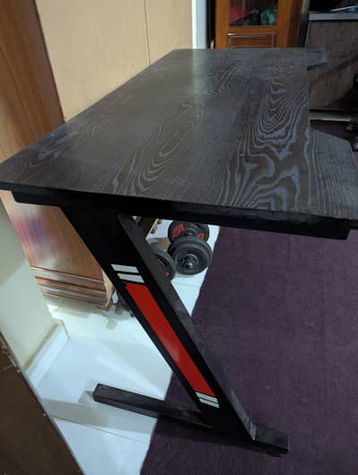 Z-shaped ergonomic computer gaming desk