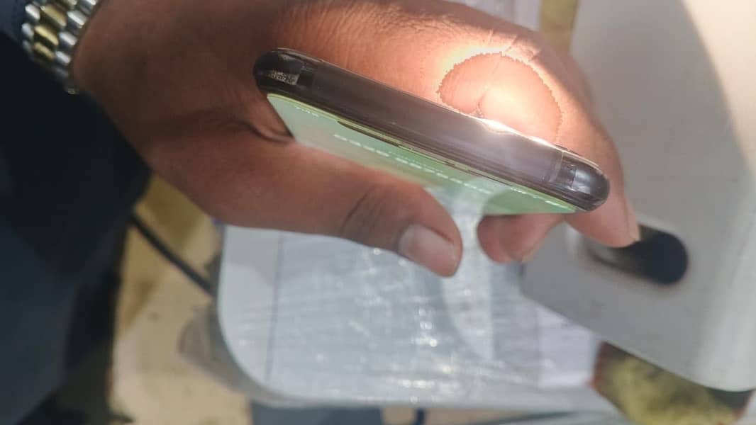 Apple iPhone 11 Pro 9
