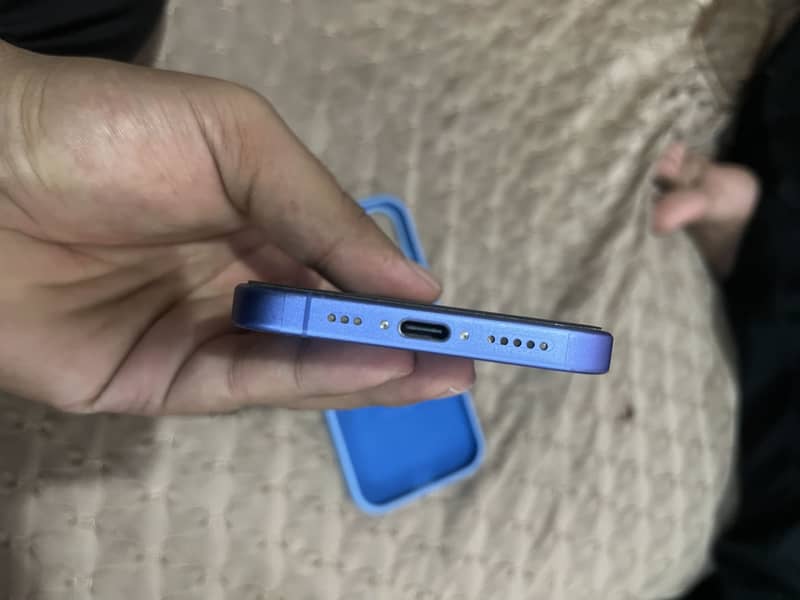 Apple iPhone 16 3