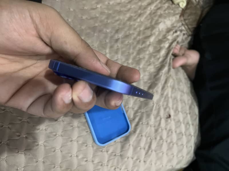 Apple iPhone 16 5