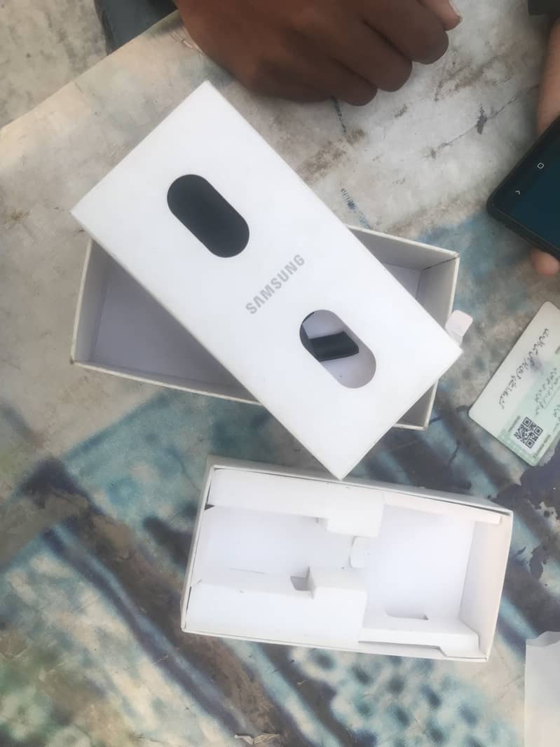 Samsung Mobile A50 4
