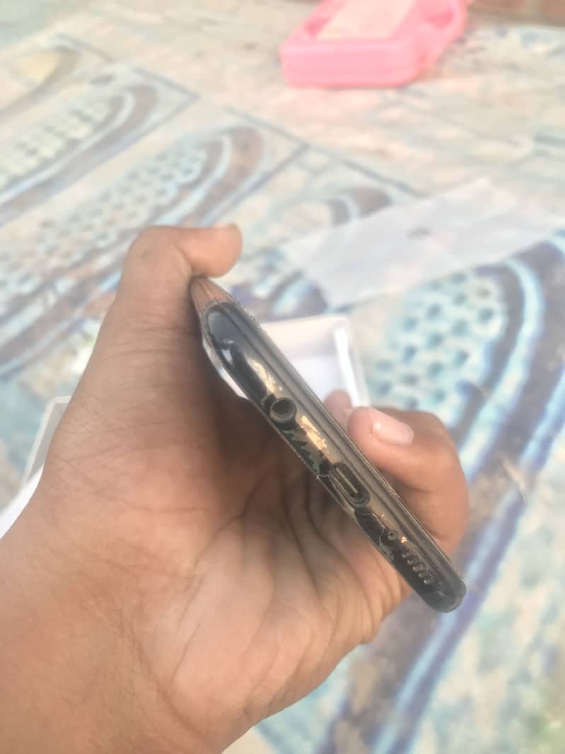 Samsung Mobile A50 10