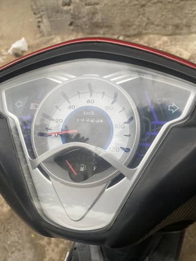 Us-100 united scooty