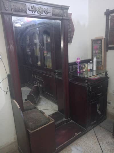 showcase and dressing table for sale