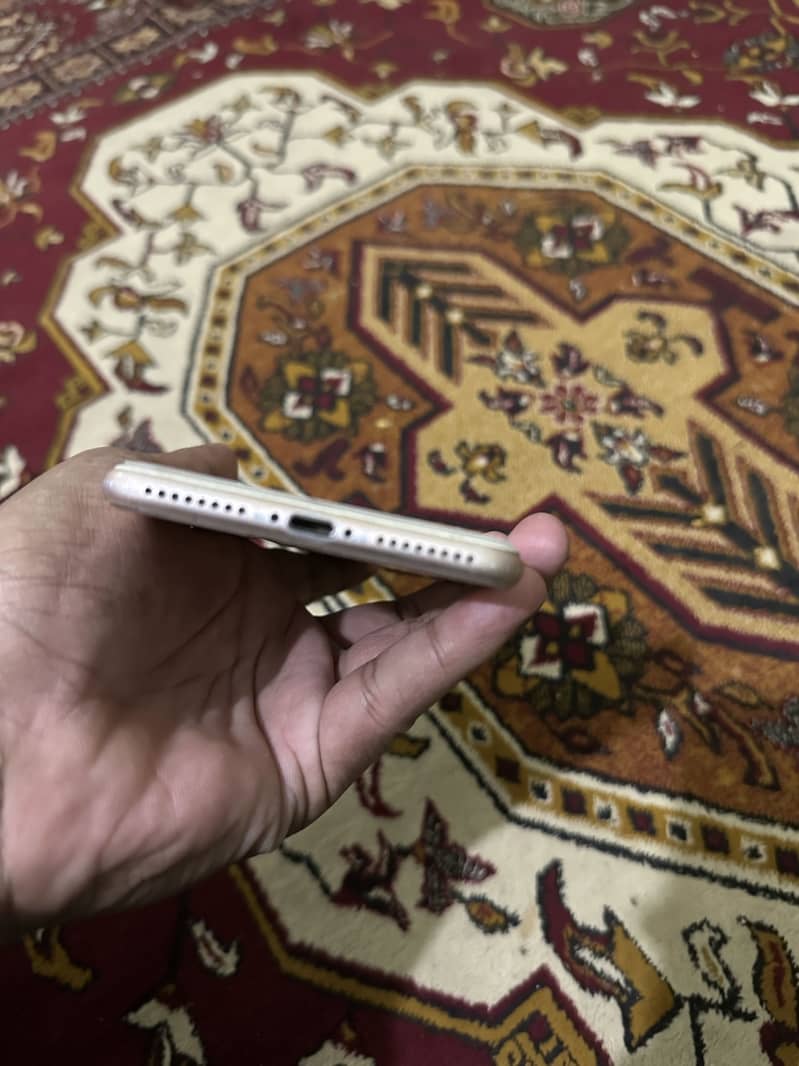 Apple iPhone 8 Plus 4