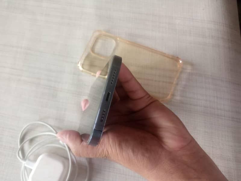 Apple iPhone 13 Pro Max 4