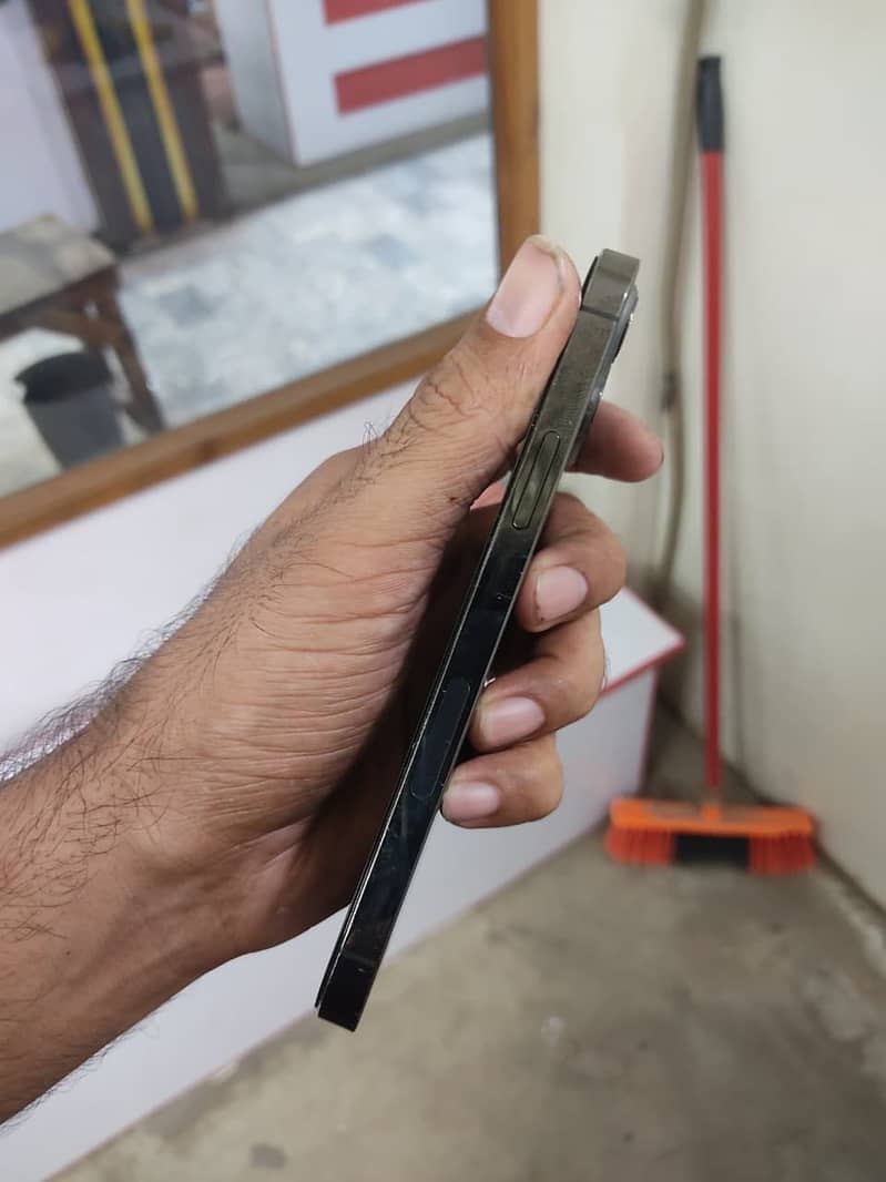 Apple iPhone 12 Pro 2