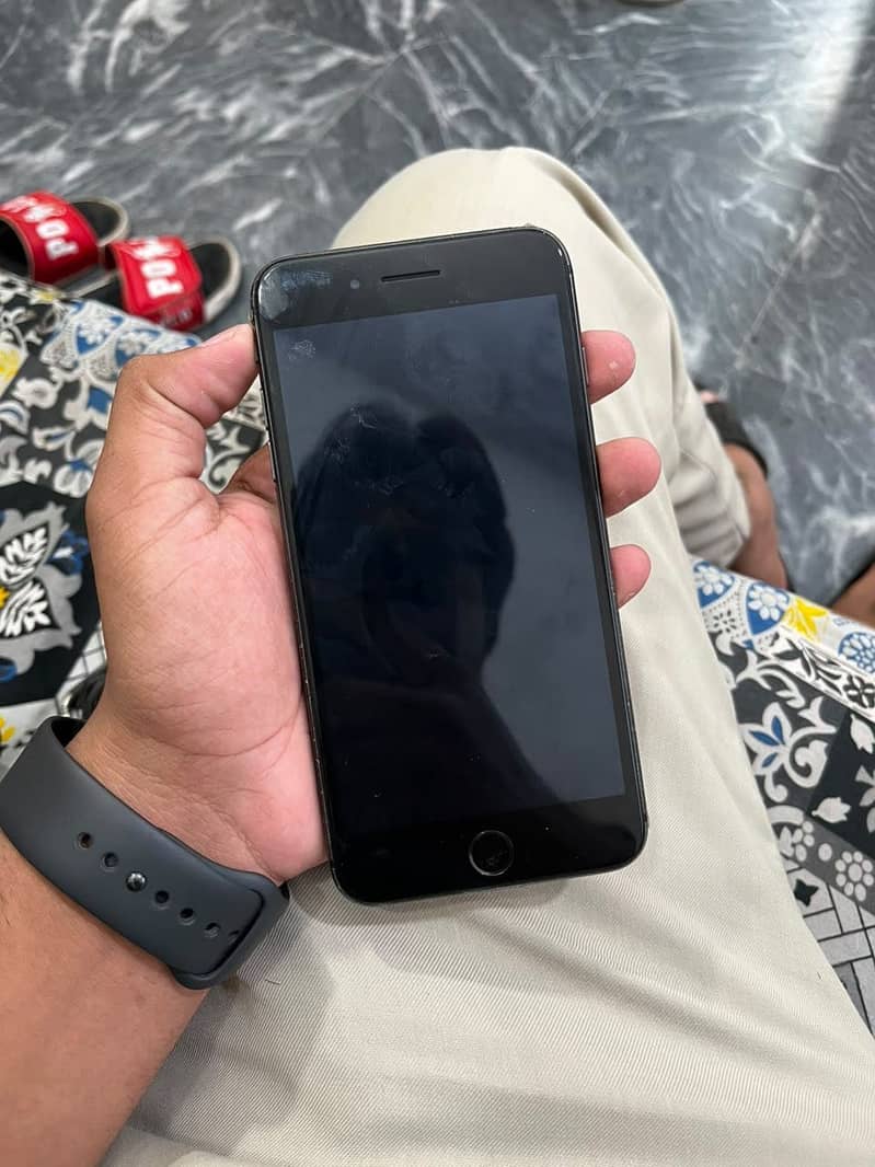 Apple iPhone 8 Plus 3
