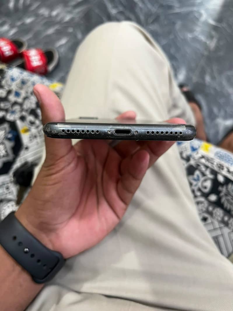 Apple iPhone 8 Plus 4