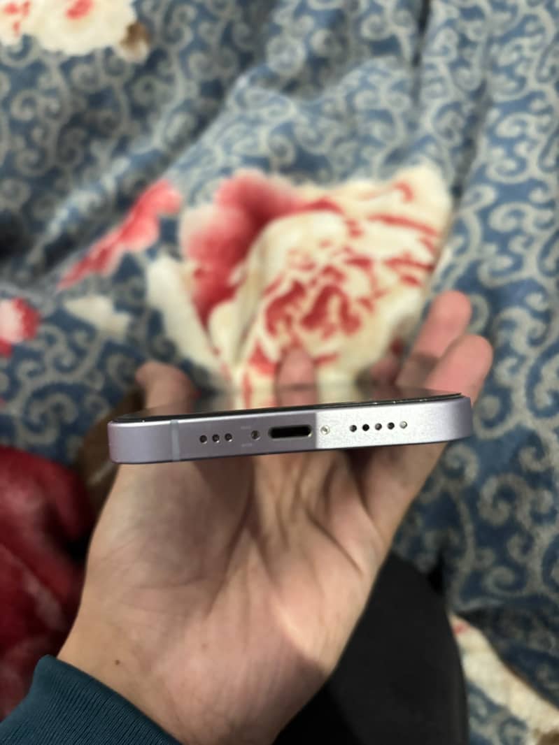 Apple iPhone 14 3