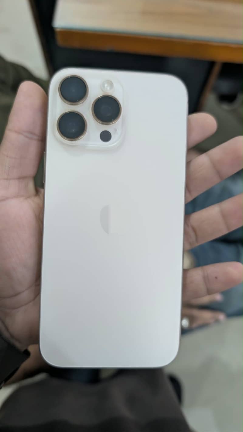 Apple iPhone 16 Pro Max 2