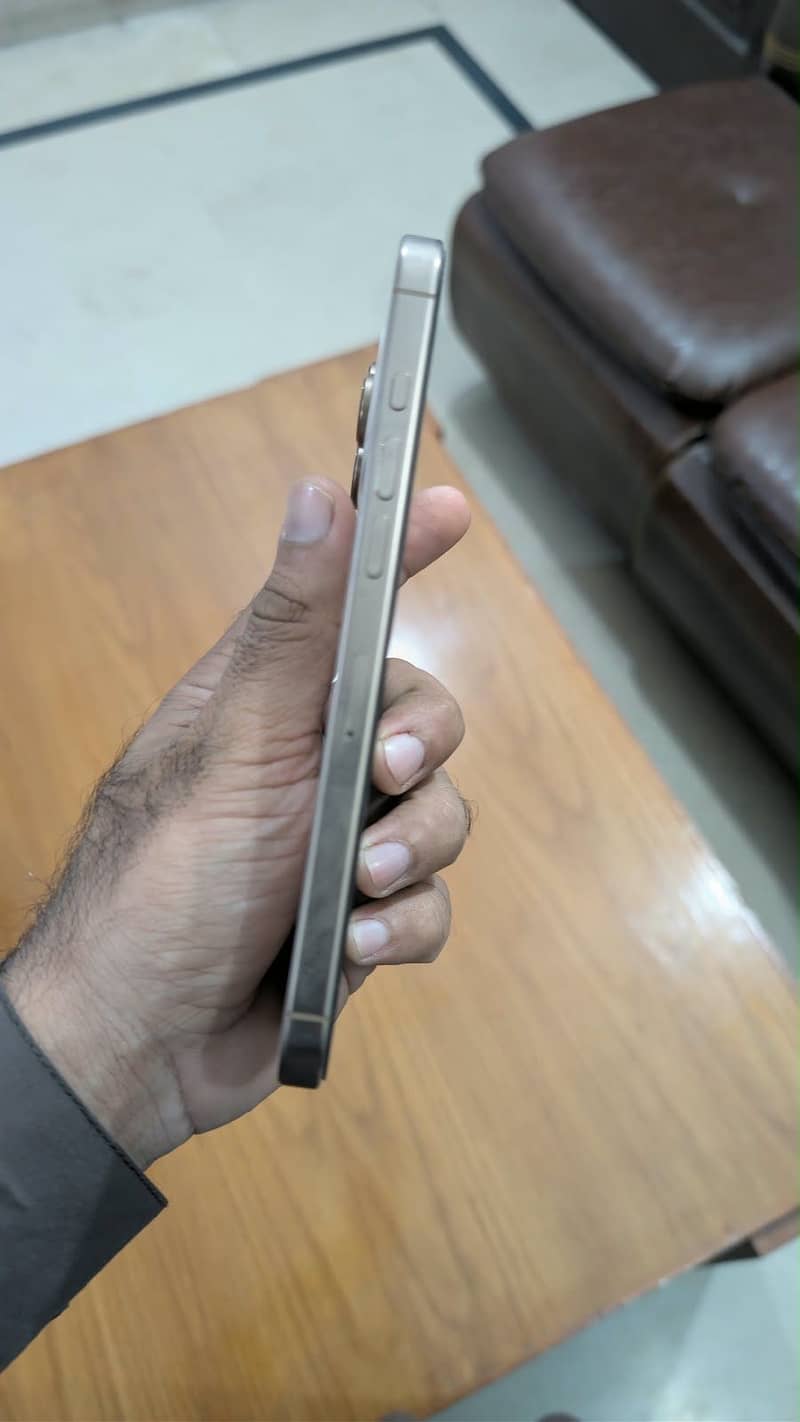 Apple iPhone 16 Pro Max 3