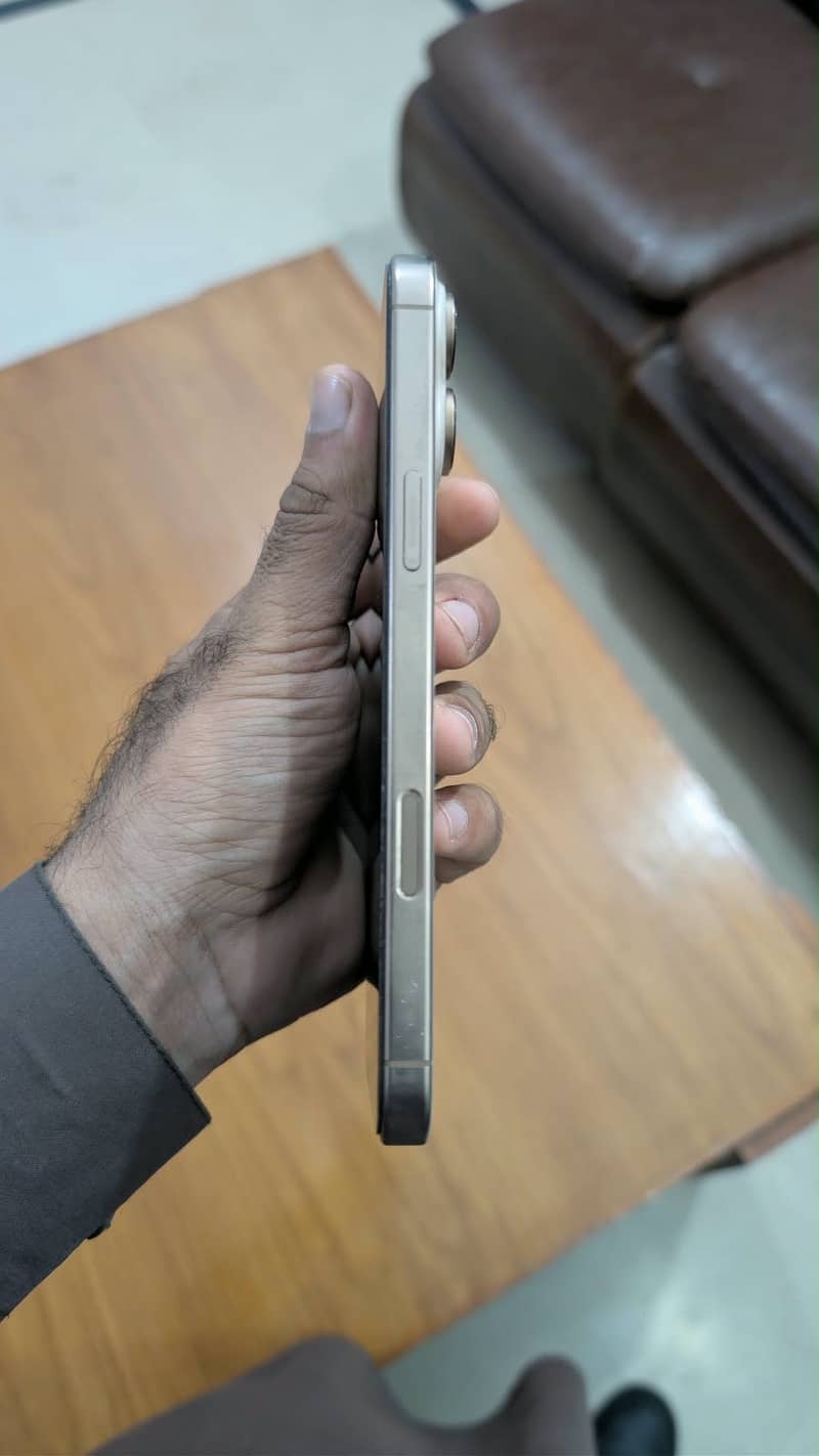 Apple iPhone 16 Pro Max 4