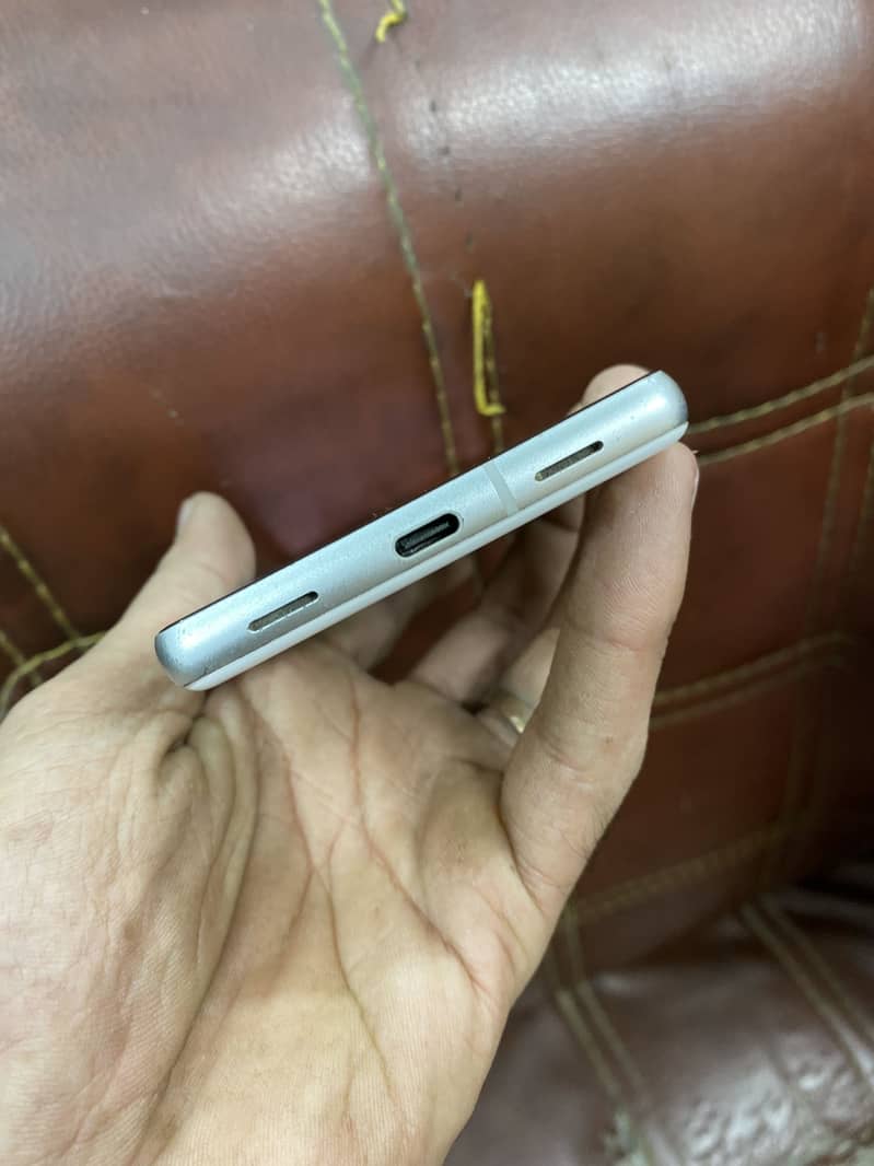 Google Pixel 7a 5