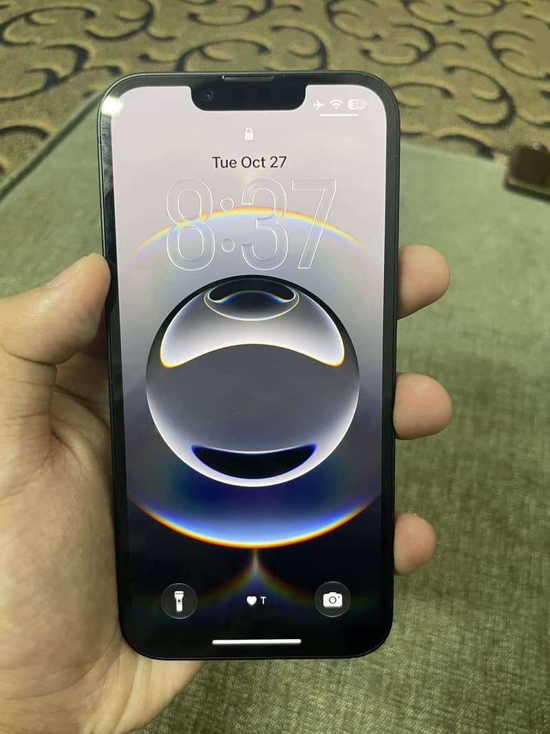 Apple iPhone 16e 5