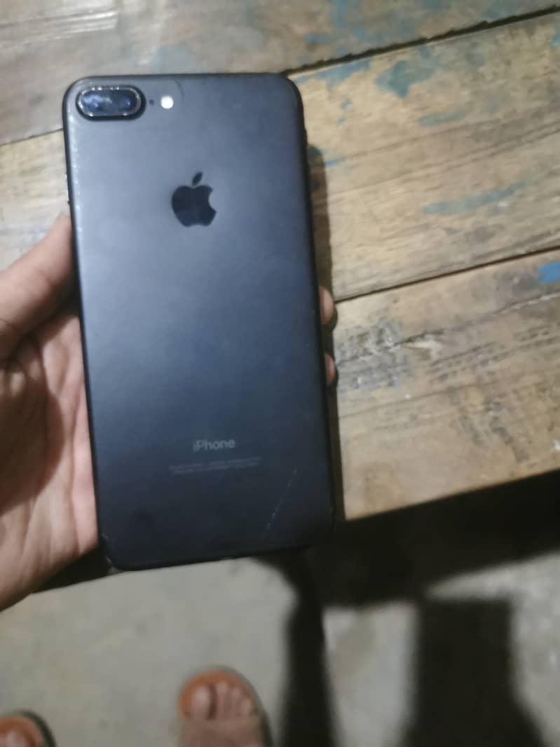 Apple iPhone 7 Plus 2