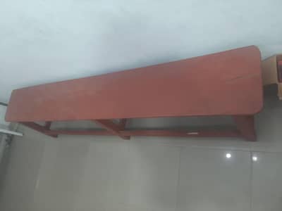 bench hai shop ki lakre ki used mai condition jo pic hai