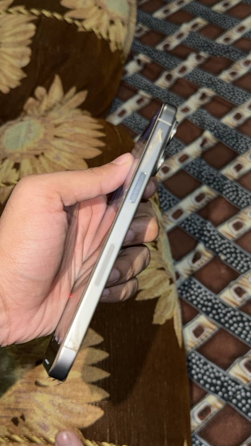 Apple iPhone 15 Pro Max 5