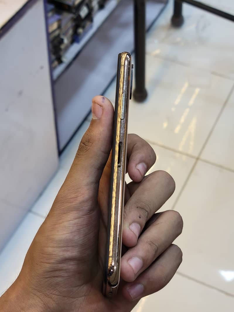 Apple iPhone XS 1