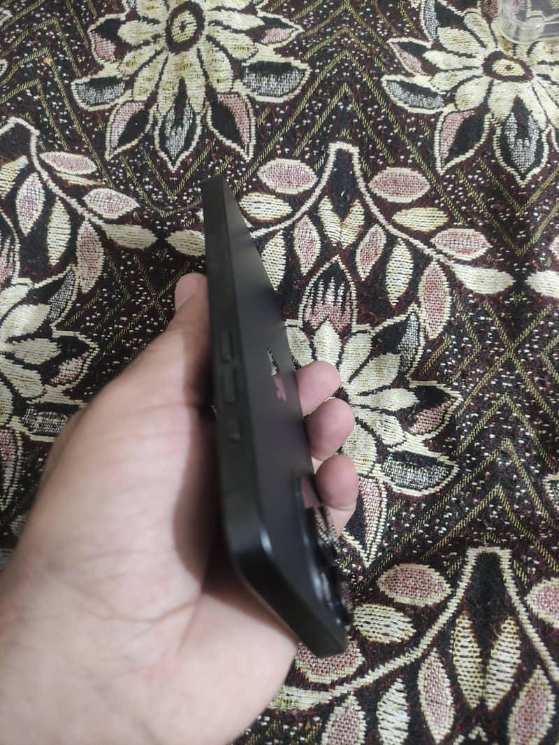 Apple iPhone 15 Pro Max 0