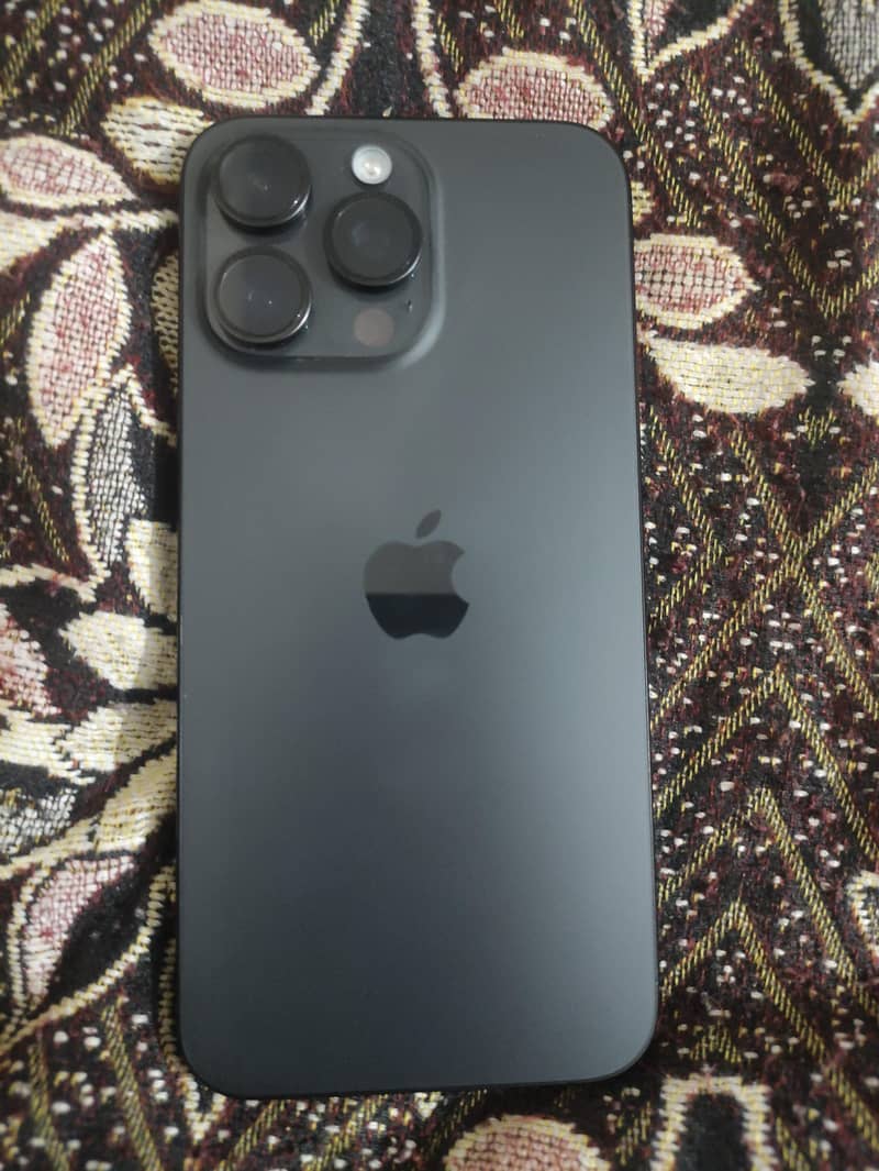 Apple iPhone 15 Pro Max 3