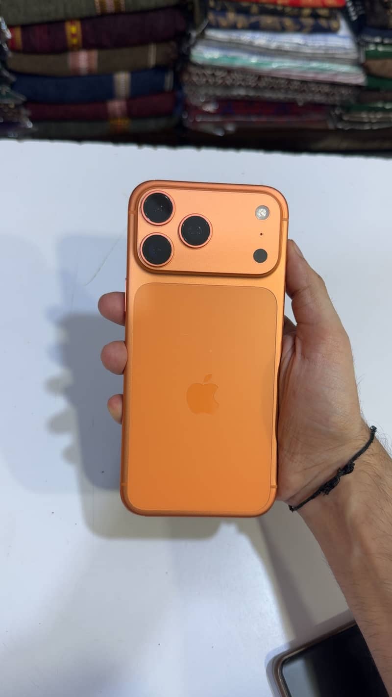 Apple iPhone 17 Pro Max 4