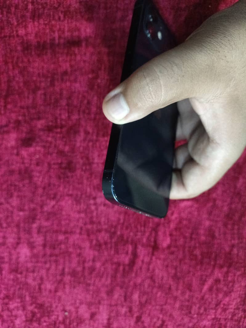 Apple iPhone 12 4