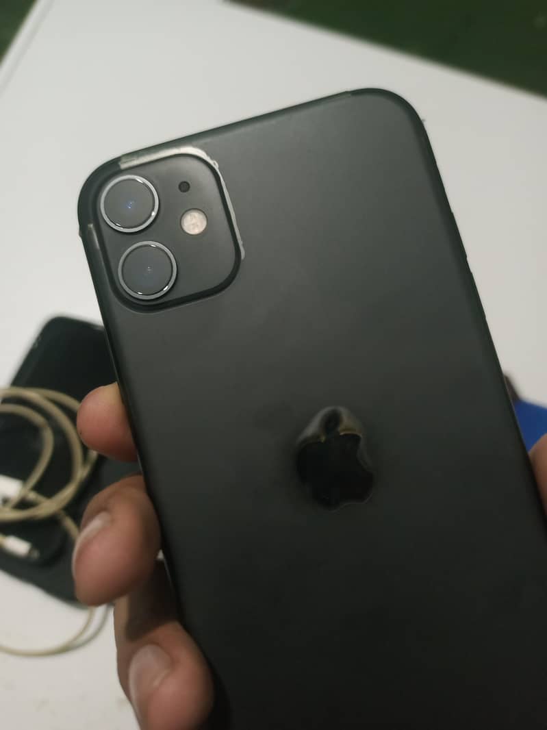 Apple iPhone 11 4