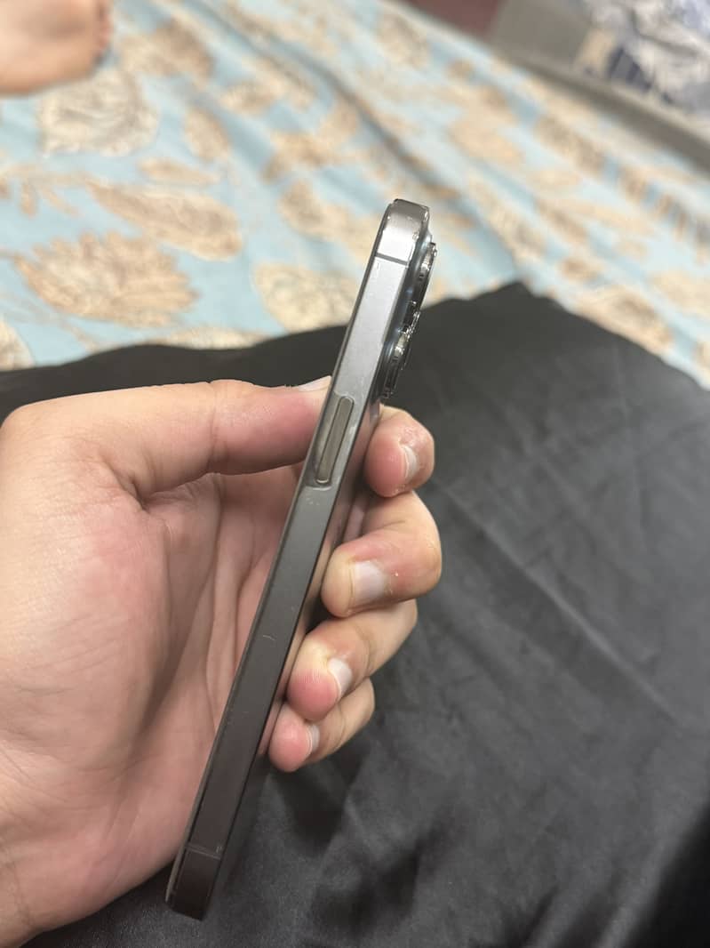Apple iPhone 13 Pro 2