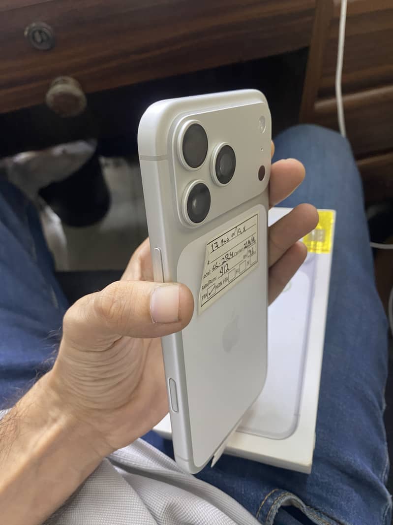 Apple iPhone 17 Pro Max 0