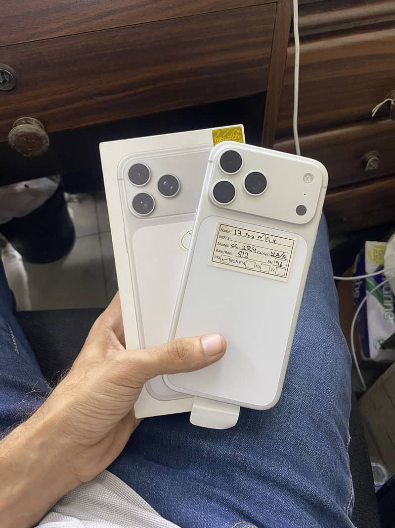 Apple iPhone 17 Pro Max 4
