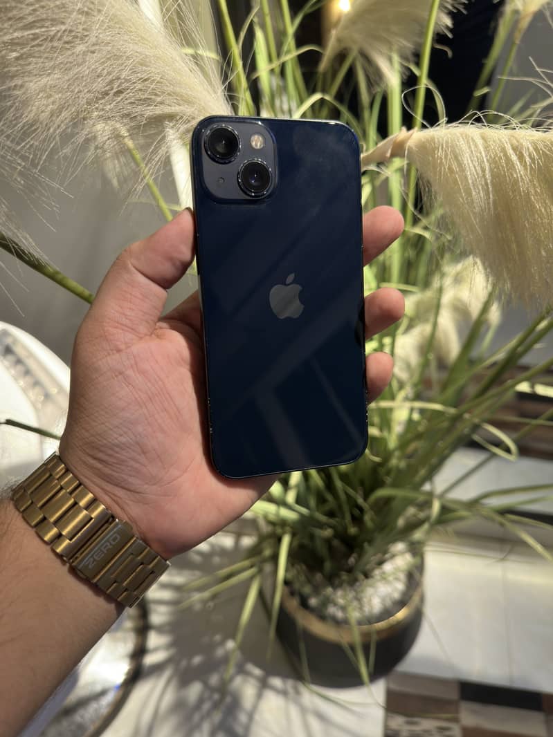 Apple iPhone 13 4