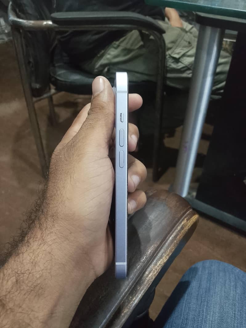 Apple iPhone 14 3
